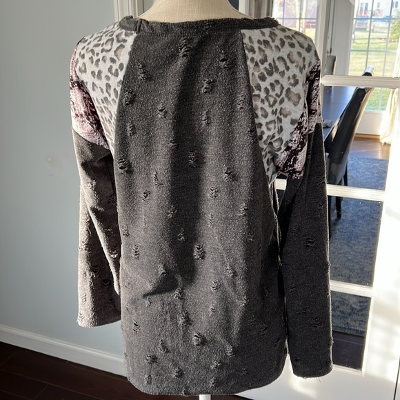 BiBi distressed sweatshirt with animal print, size S - Picture 6 of 9